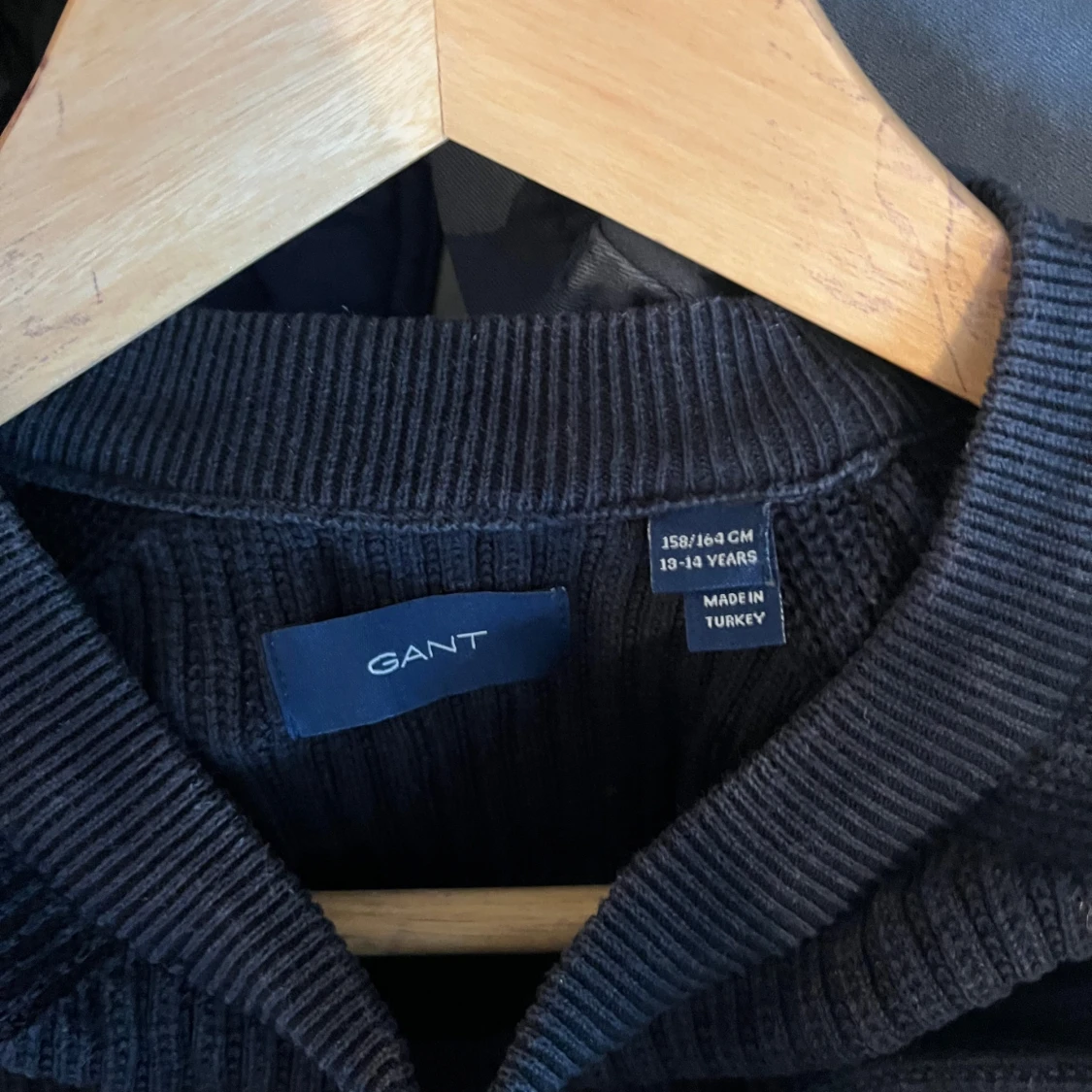 Mörkblå stickad tröja från GANT - 2