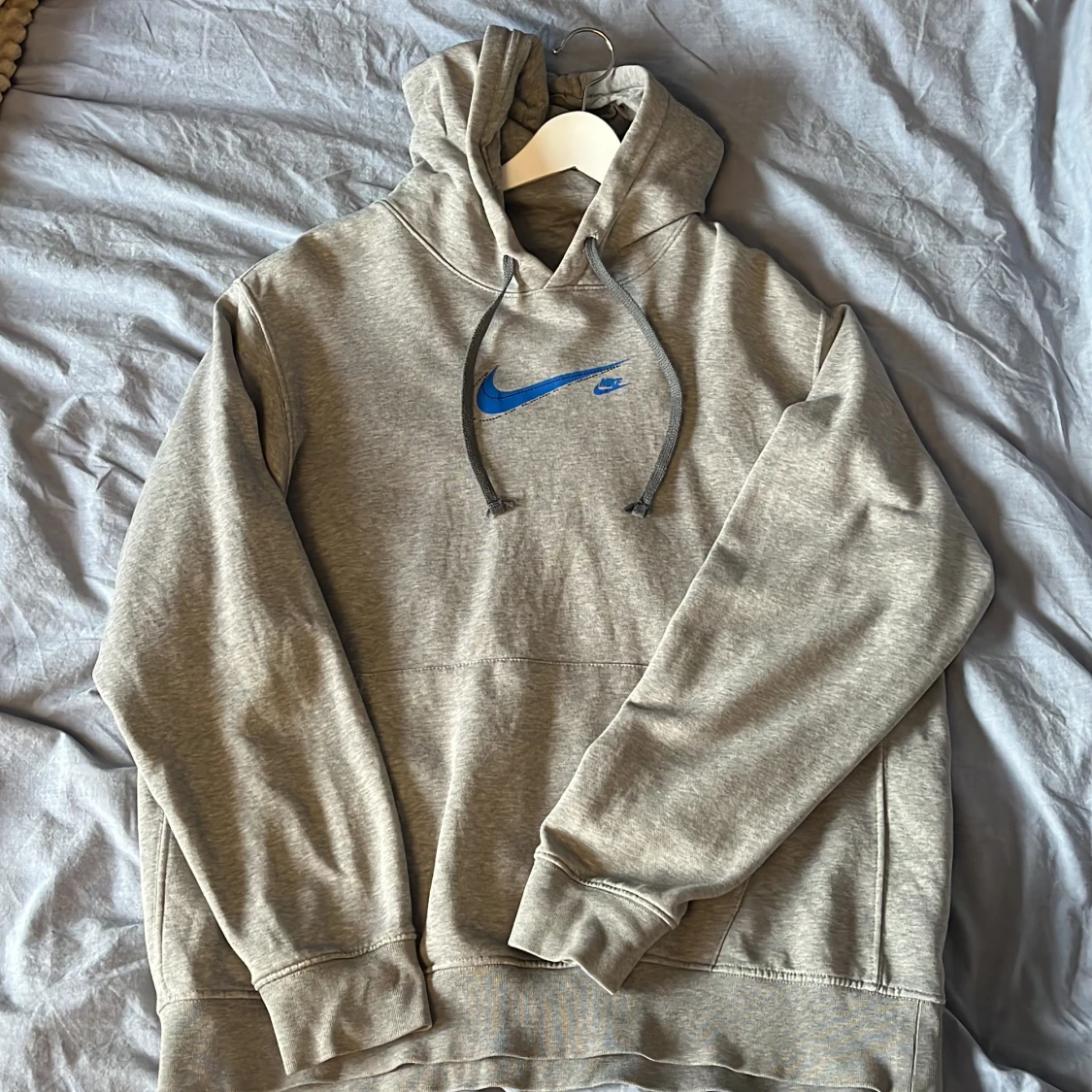 Grå hoodie från Nike