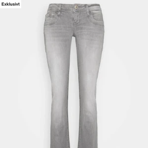 Grå bootcut jeans - Skitsnygga gråa LTB jeans i storlek W25 L30 i modellen valerie, säljer pågrund av att de inte kommer till användning, har använt dom fåtal gånger💗 inga defekter, pris går att diskuteras!!!💗💗💗
