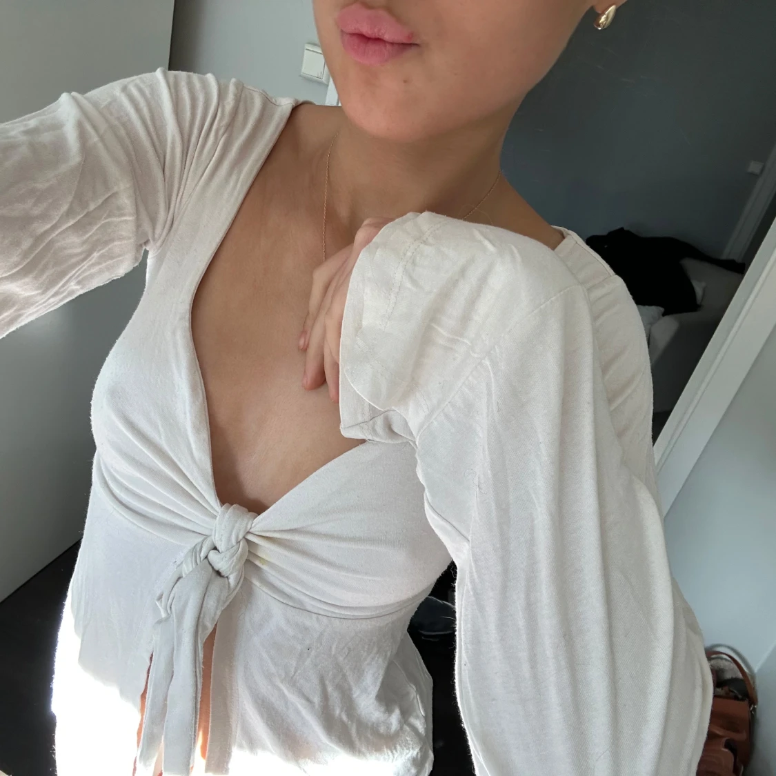 Vit långärmad topp med knyt - 1