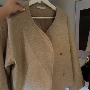 Beige kappa  - Använd endast en gång så helt som ny. 