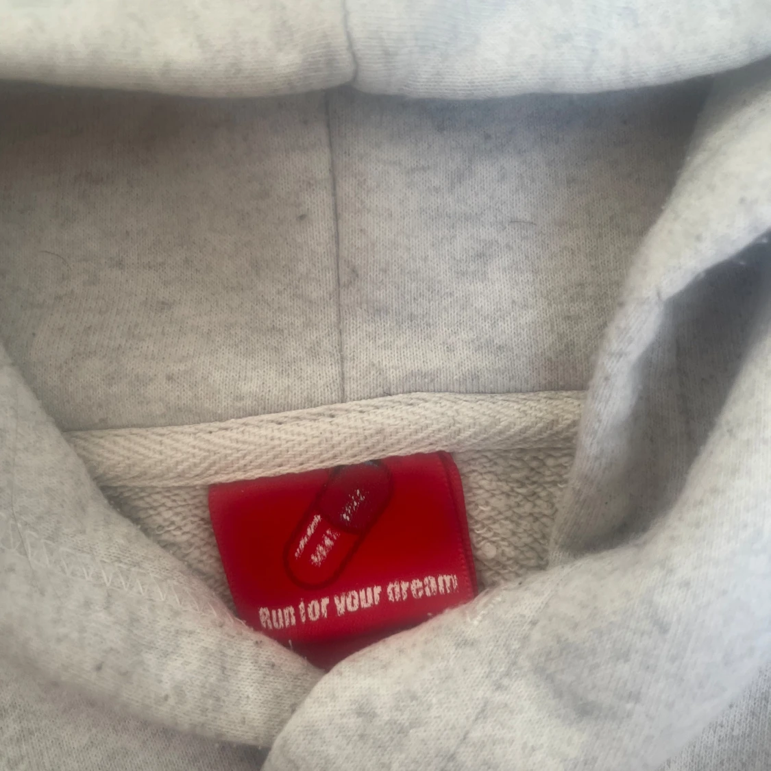 Grå hoodie från Vetements - 4