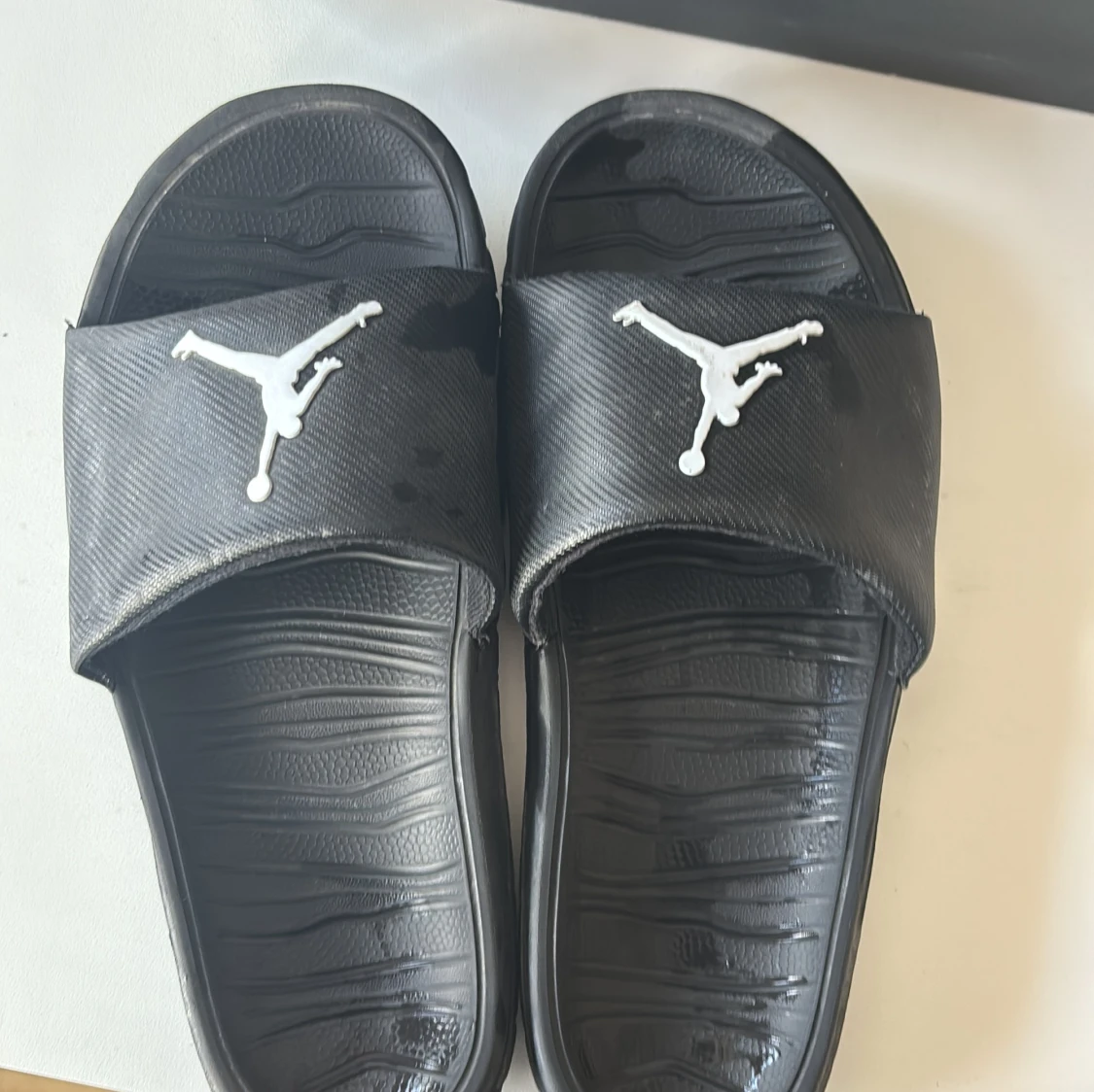 Svarta Jordan tofflor  - 1