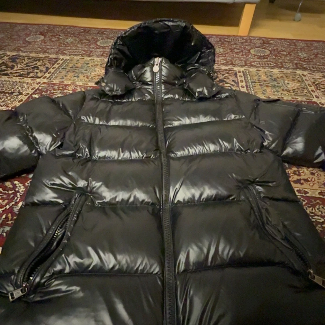 Svart pufferjacka från Moncler - 1