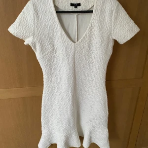 Studentklänning - Vit miniklänning perfekt till studenten 🥰