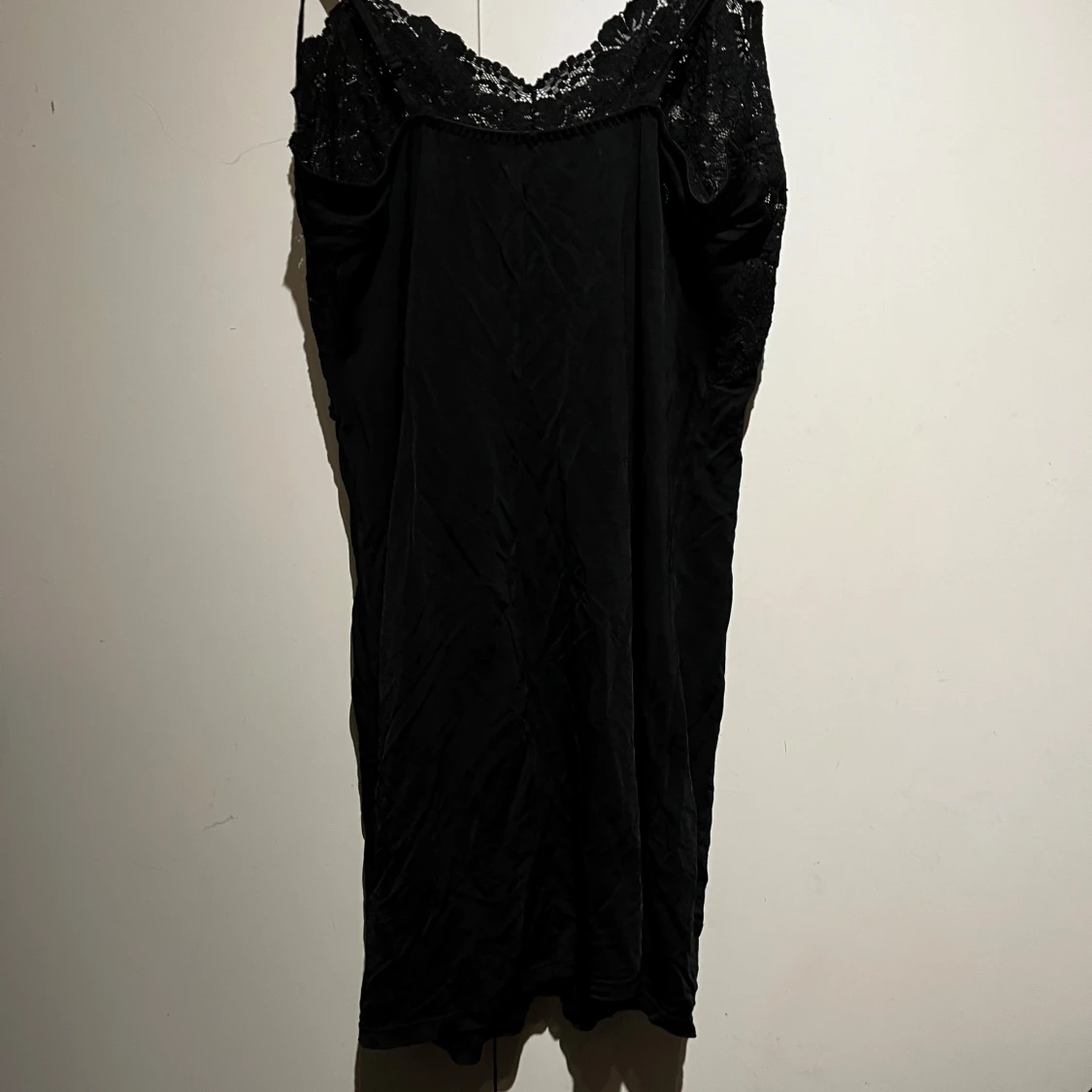 Svart spetsklänning - 1