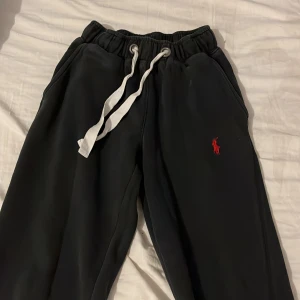 Byxor  - Ett par ralph lauren byxor. Mycket fint skick. 
