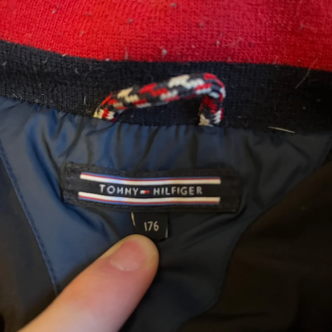 Blå pufferjacka från Tommy Hilfiger - 3