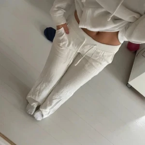 Lågmidjade linnebyxor - Lågmidjade linnebyxor från nelly. Helt nya. 