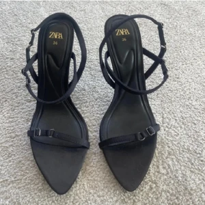Svarta klackar från Zara - Svarta klackar från Zara🖤 endast testade!!