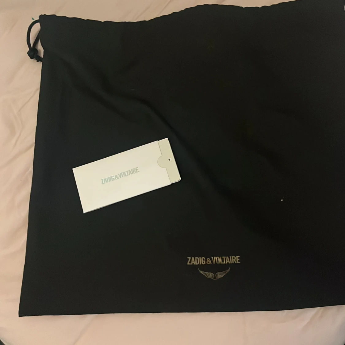 Svart axelväska med dragkedja - 4