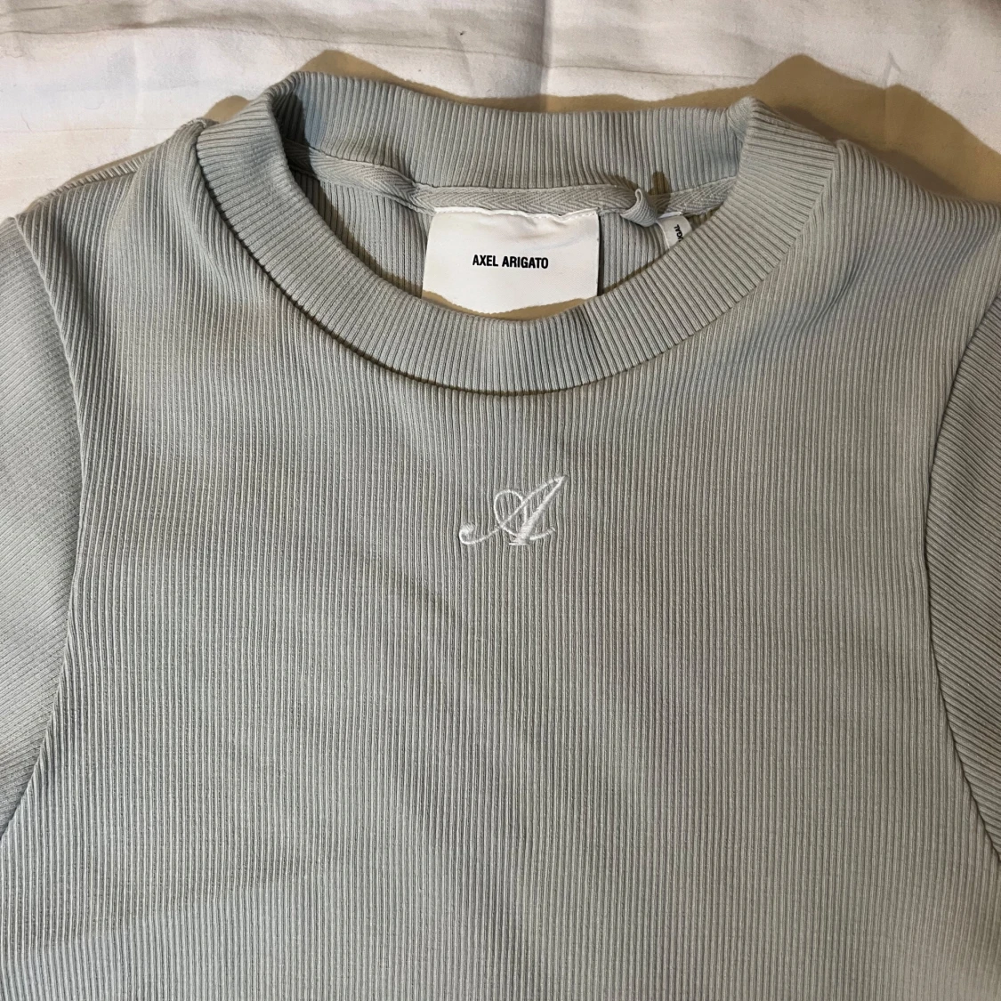 Ribbad klänning från Axel Arigato - 1