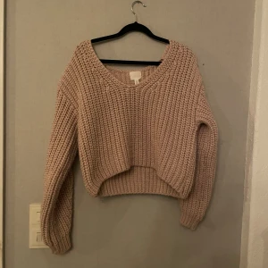 Ljusrosa stickad tröja från H&M - Använd fåtal gånger 