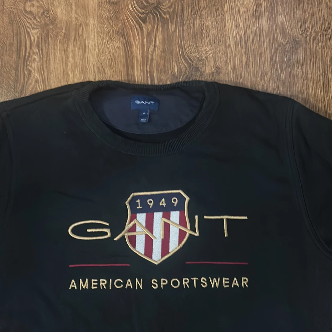 Svart sweatshirt från GANT - 1