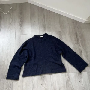 Stickad tröja  - Säljer denna stickade tröjan från zara då den inte kommer till användning❤️ har använt den typ två gånger