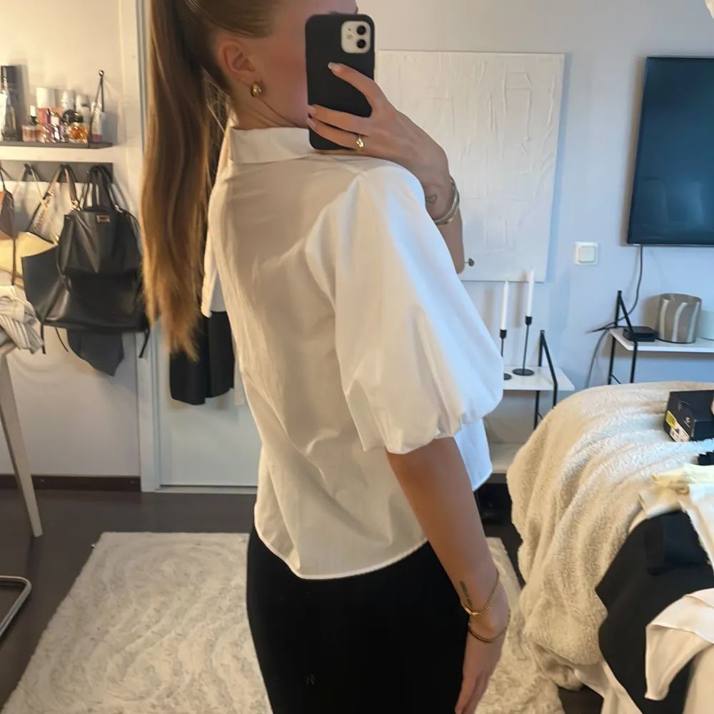 Från zara, använd en gång 🥰. Blusar.