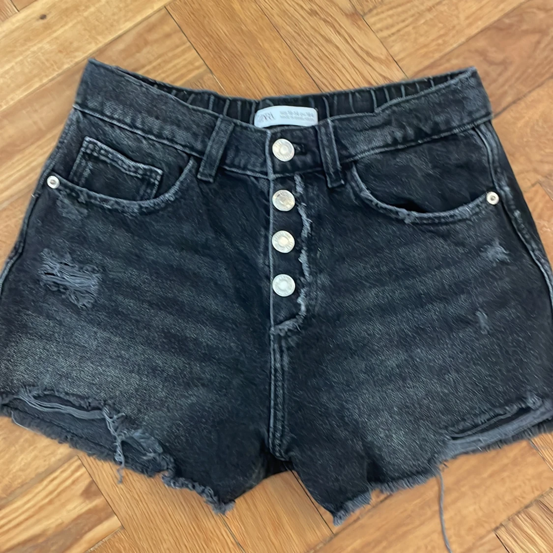 Svarta jeansshorts 