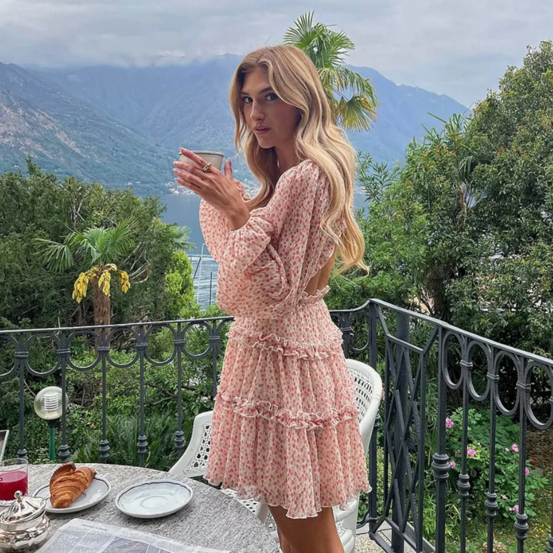 Klänning med öppen rygg