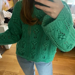 Stickad tröja - Grön stickad tröja från Zara, i storlek S 