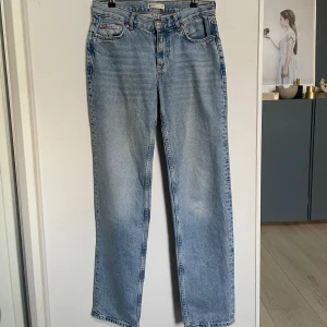 Ginatricot Low waist jeans - Ett par lågmidjade jeans från Ginatricot.