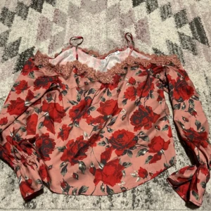 Topp/blus - Fin och enkel blus/topp från Gina tricot, storlek XS