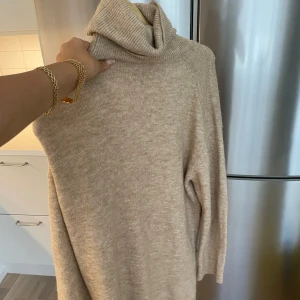 Stickad klänning  - Använd en gång 