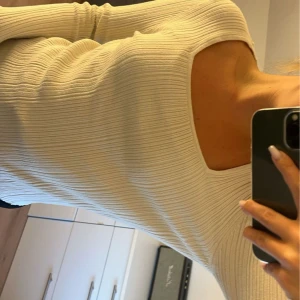 Tröja - Bra skick, oxh köpt utomlands så vet tyvärr inte varifrån den är  