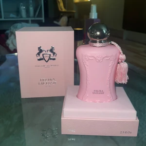 Delina Exclusif - Ny delina exclusif som jag fick i present hade redan en därav säljer jag den. Den är 75ml. Ny pris 3230.