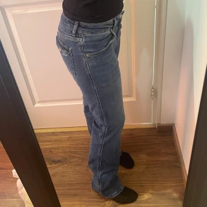 90’s boot Lager 157 stl M - Jeansen är low-waist, i nyskick och är sparsamt använda. Storleken är M (short lenght) men passar perfekt på mig som brukar ha XS-S.🤍