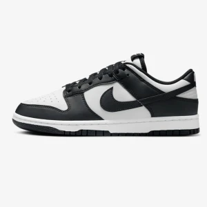 nike panda dunks - säljer mina nike dunks i storlek 38,5. Använda men fortfarande fräscha o hela. Köpta från restocks för 2500
