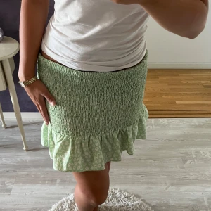 Kjol - Skit snygg kjol! Säljer då den inte kommer till användning💞