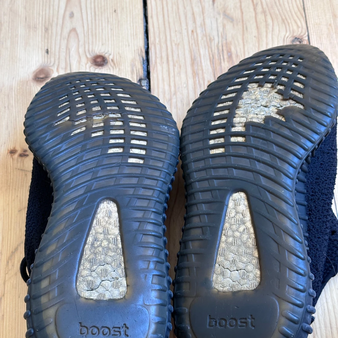 Adidas Yeezys svarta 44,5 - 90