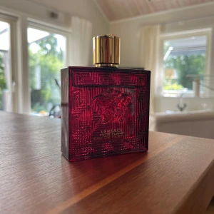 Versace Eros Flame 100ml - Som ni ser är ca 85% av parfymen kvar