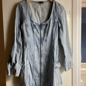 Denimklänning - Denimklänning från Lindex, använd en gång