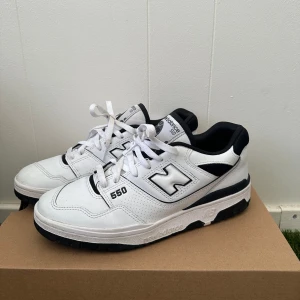 New Balance 550 - Vit/Svarta Newbalace 550 Använda fåtal gånger och är i mycket bra skick