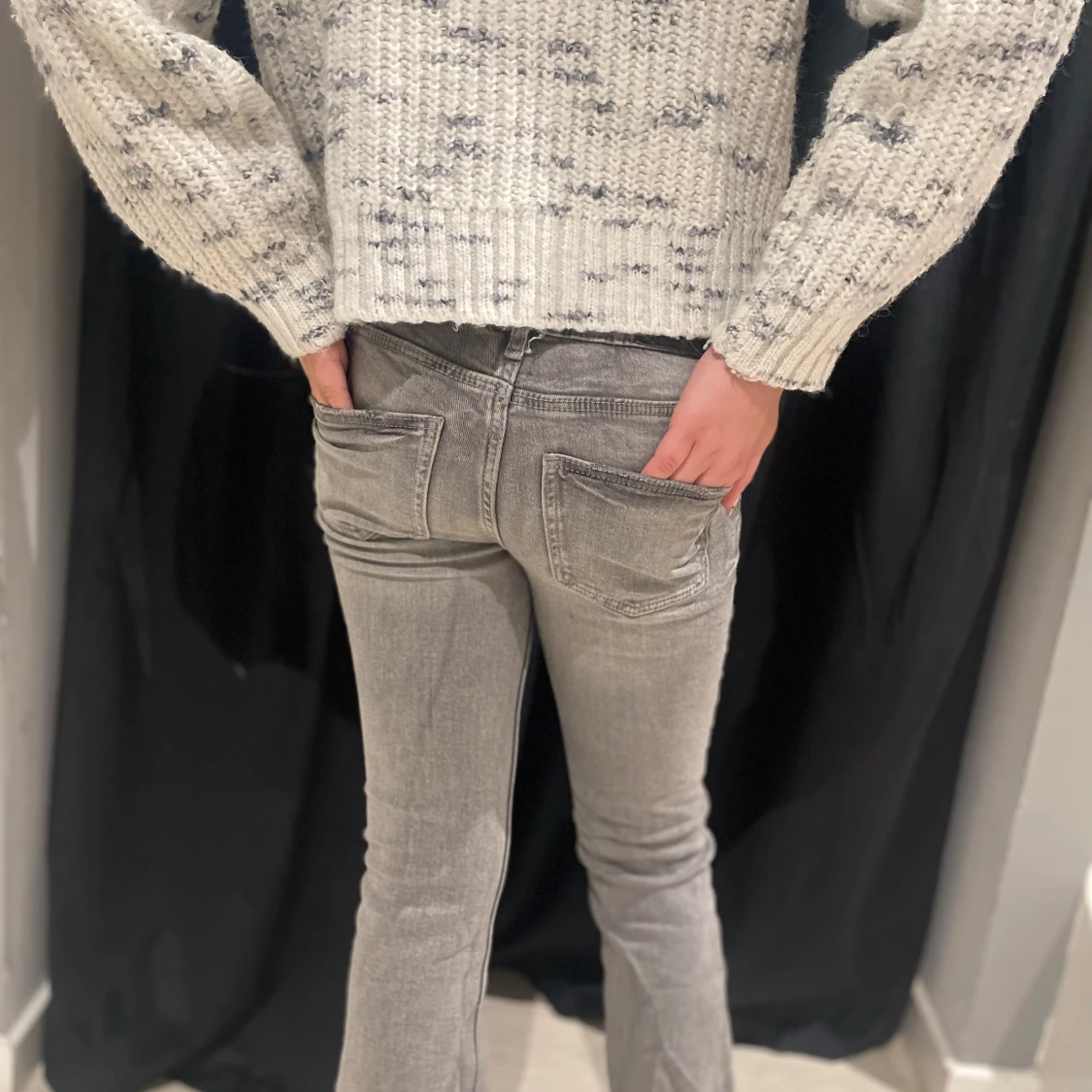 Gråa flared jeans - 91