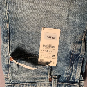 Nya jeans  - Oanvända jeans från zara med tagg kvar storlek 40 Köparen betalar frakten 