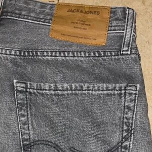 Jack Jones Jeans - Som nya! Använda 1 ggr. Kom med bud.