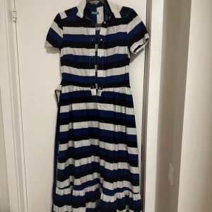 Klänning - Klänning som bara använts 1 gång. Ord. pris ca 1600kr. 