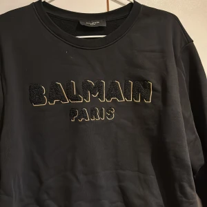Balmain Paris - Storlek m endast testad säljer på grund av att de inte är min stil.