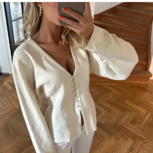 Kofta Gina tricot - Säljer denna kofta från Gina, prislappen kvar. Storlek XS