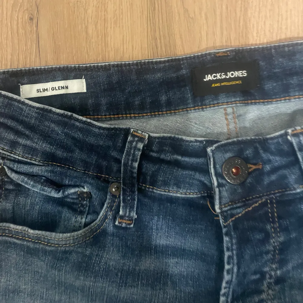 Fräscha Jack and Jones jeans  Slim Glenn . Jeans & Byxor.