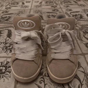 Adidas campus 00 - Storlek 36.5  Fint skick lite upputsning innan köp bara 