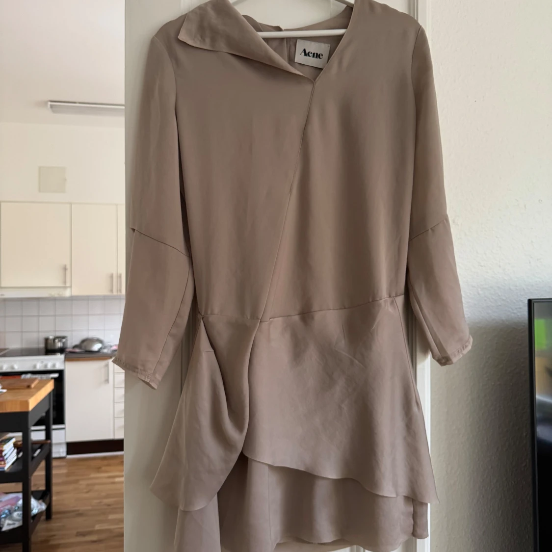 Beige klänning från Acne
