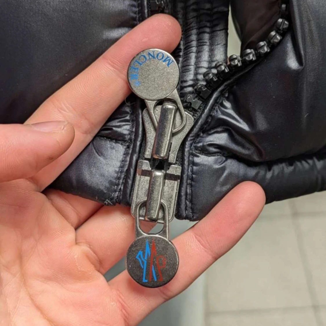 Svart dunjacka från Moncler - 93