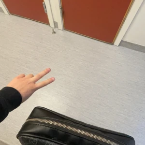 Svart midjeväska med dragkedja - Priset går att sänka skriv om ni vill ha mer bilder