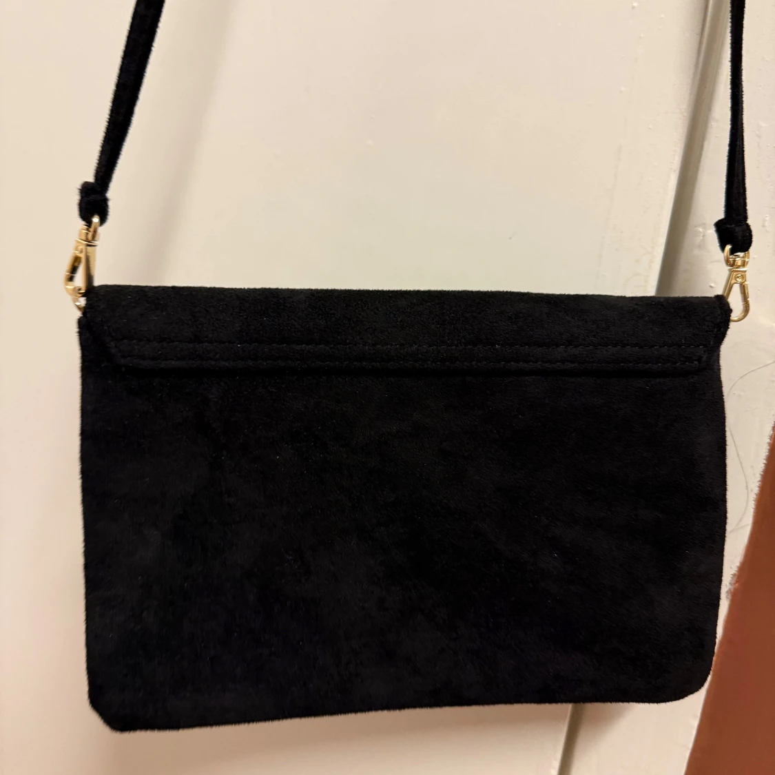 Svart axelväska från Hugo Boss perfume🥰 - 91