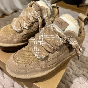 Ugg lowmel sand - Ugg lowmel sand i stl 36 Oanvända så i nytt skick💕 