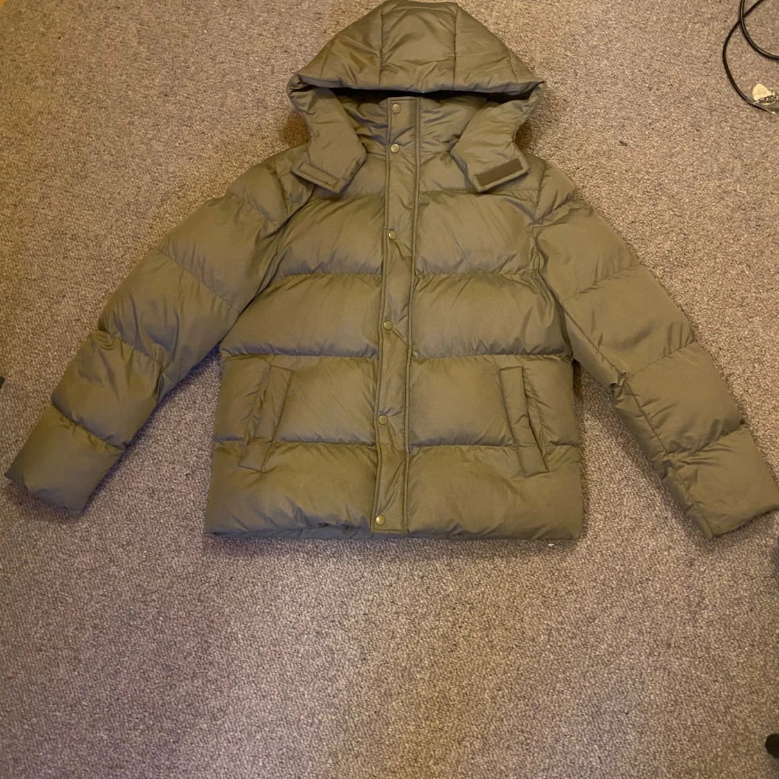 Olivgrön pufferjacka från ASOS DESIGN