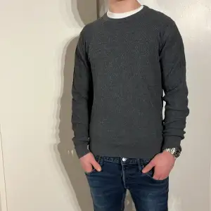 J. Lindberg sweatshirt | Skick 9/10 |Size - S  | Nypris 1500 mitt pris 399 | Hör av dig vid minsta fråga eller fundering📩